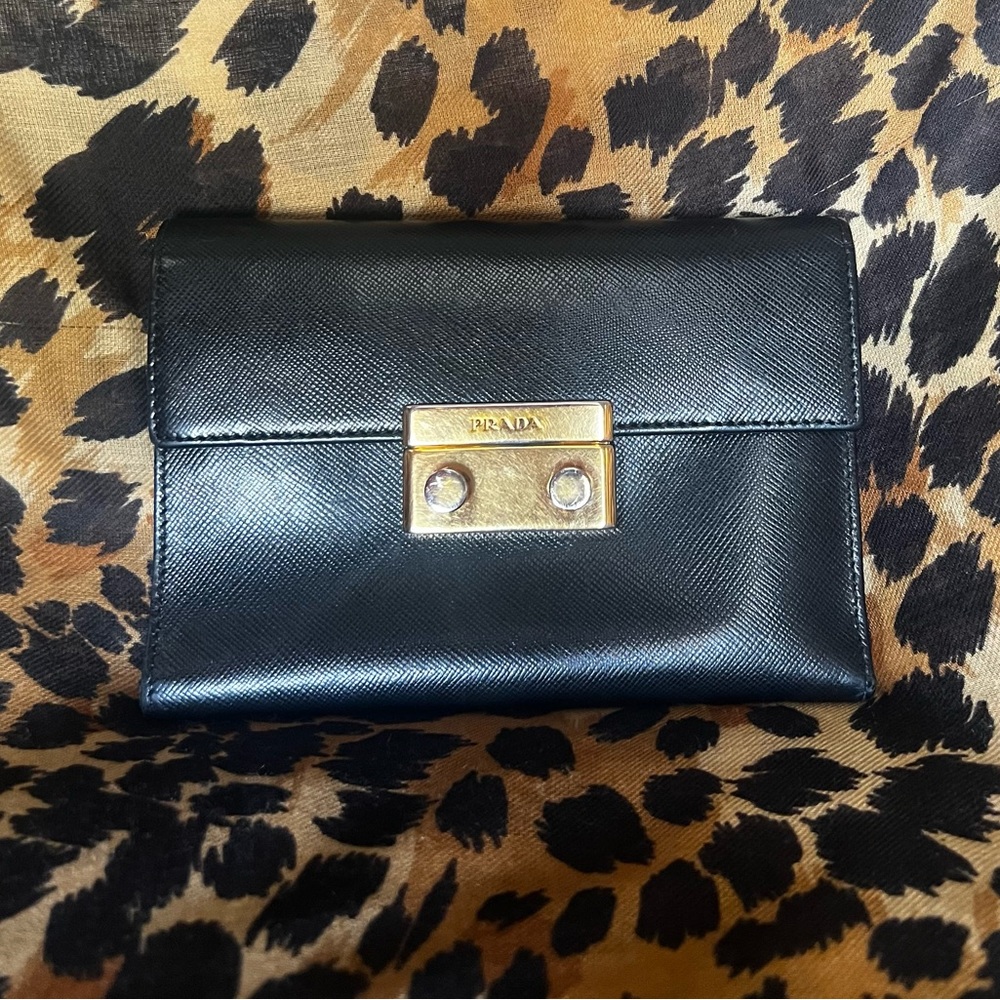 **AUTHENTIC PRADA SAFFIANO WALLET**